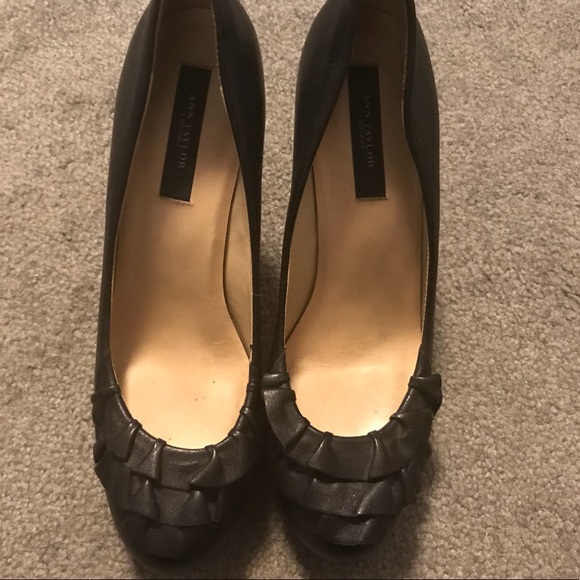 Ann Taylor Leather Ruffle Pumps - Picture 2 of 3
